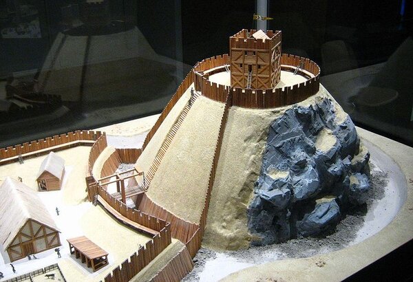 Turmhügelburg Arten von Burgen im Mittelalter