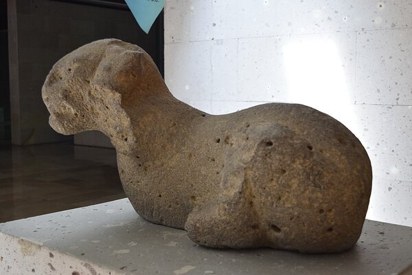 Sitzender Jaguar aus San Lorenzo Olmekische Skulptur aus San Lorenzo