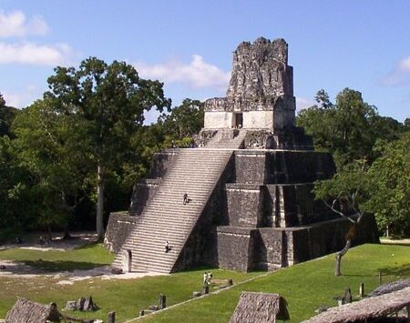 Große Pyramide in Tikal heute Tikal